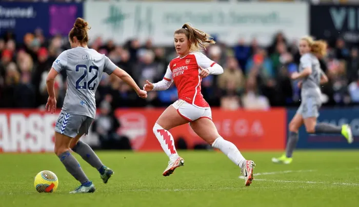 Framed Print : Arsenal Women vs Everton Women: Super League Clash at Meadow Park (2023-24)