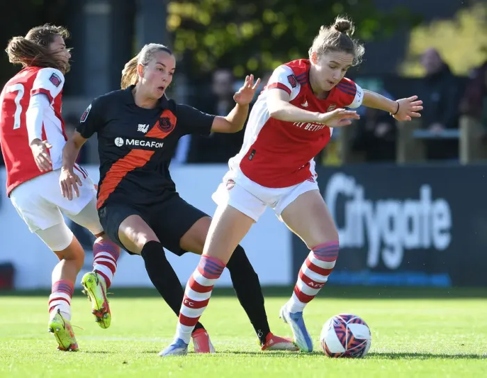 Framed Print : Arsenal Women vs Everton Women: Tense Battle in FA WSL as Miedema Faces Off Against Sevecke