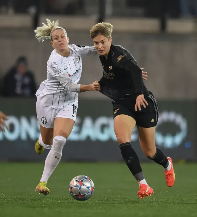 Framed Print : Arsenal Women vs. FC Zurich: A Battle in the UEFA Champions League