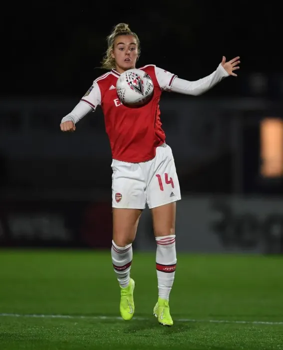 Framed Print : Arsenal Women vs Fiorentina Women: Showdown in UEFA Women's Champions League at Meadow Park