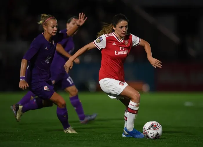 Framed Print : Arsenal Women vs Fiorentina Women: UEFA Women's Champions League Clash at Meadow Park