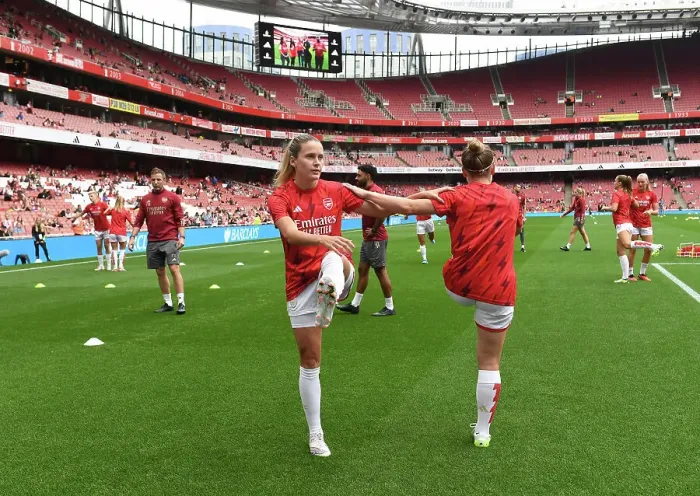 Framed Print : Arsenal Women vs Liverpool: Focused Warm-Up of Cloe Lacasse at Emirates Stadium - Barclays Super League Showdown