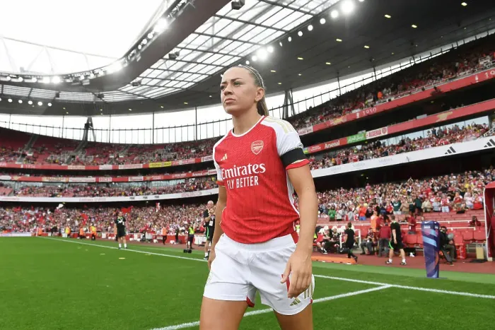 Framed Print : Arsenal Women vs Liverpool: McCabe Leads Gunners onto Emirates Pitch for Super League Clash