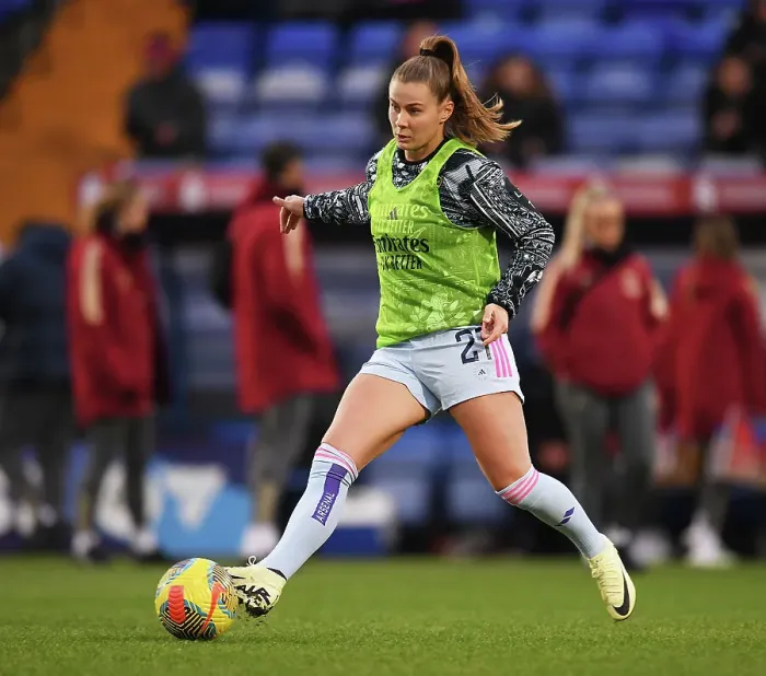 Framed Print : Arsenal Women vs Liverpool Women: Barclays Super League Clash at Prenton Park