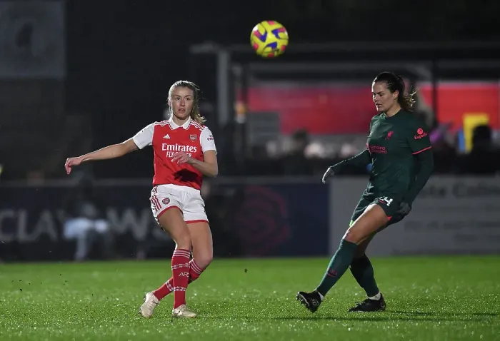 Framed Print : Arsenal Women vs Liverpool Women: FA Women's Super League Clash - Leah Williamson in Action (2022-23)
