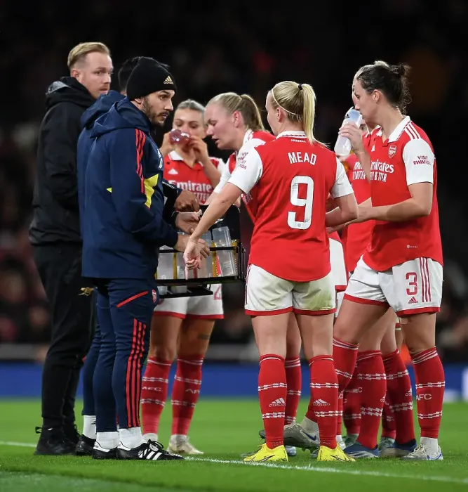 Framed Print : Arsenal Women vs Manchester United: Coach Aaron D'Antonio Guides Beth Mead at Emirates Stadium (November 2022)