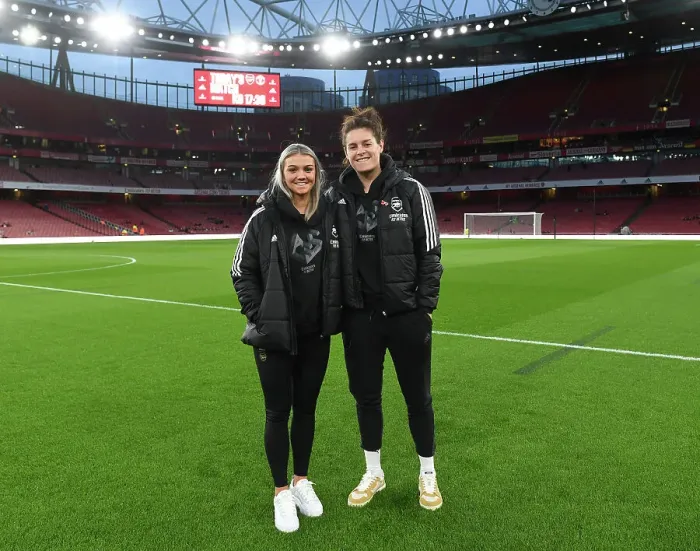 Framed Print : Arsenal Women vs Manchester United: Barclays WSL Clash at Emirates Stadium (2022-23)