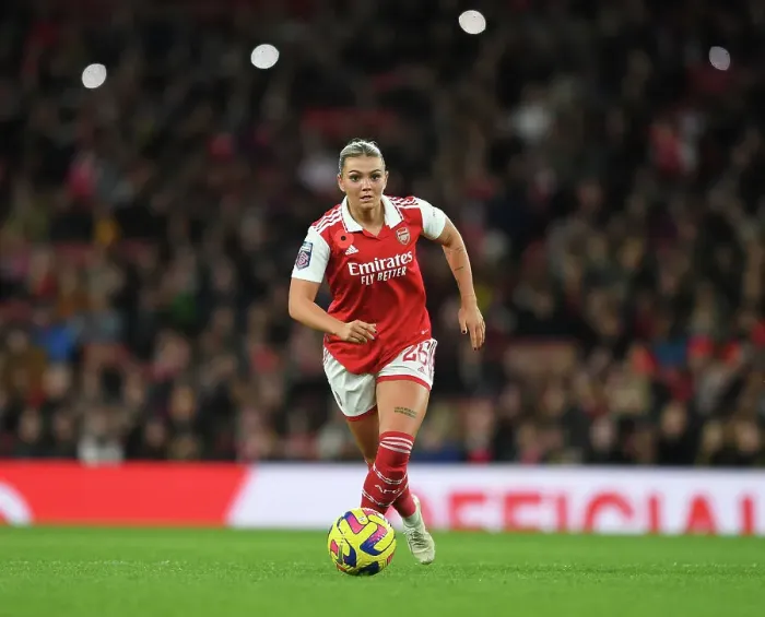 Framed Print : Arsenal Women vs Manchester United: FA Women's Super League Showdown at Emirates Stadium