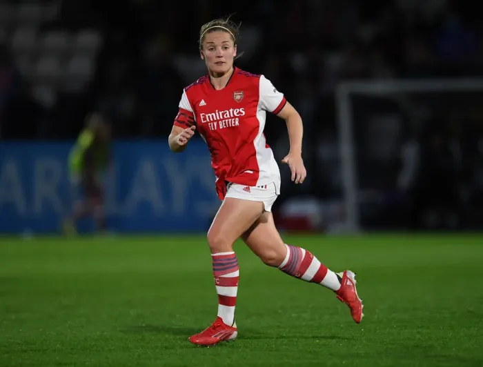 Framed Print : Arsenal Women vs Slavia Prague: Kim Little in Action - UEFA Women's Champions League 2021-22 Framed Print : Arsenal Women vs Slavia Prague: Kim Little in Action - UEFA Women's Champions League 2021-22