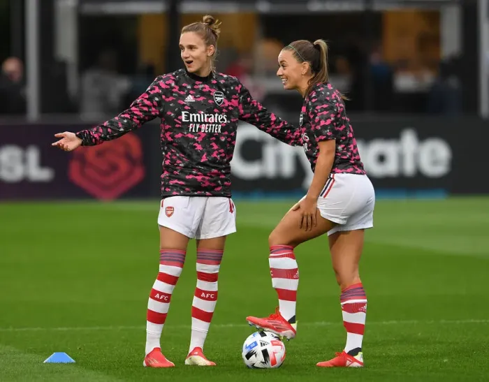 Framed Print : Arsenal Women vs Slavia Prague: Pre-Match Moment between Vivianne Miedema and Katie McCabe