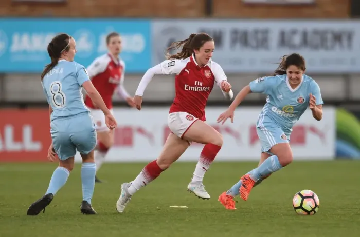 Framed Print : Arsenal Women vs. Sunderland: Lisa Evans Faces Off Against Zaneta Wyne and Kaskia Lipka in WSL Action