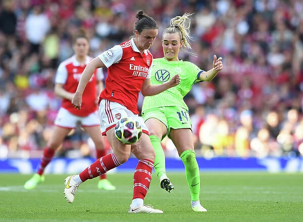 Arsenal Women vs. VfL Wolfsburg: A Tense Semifinal Showdown in the UEFA Women's Champions League at Emirates Stadium