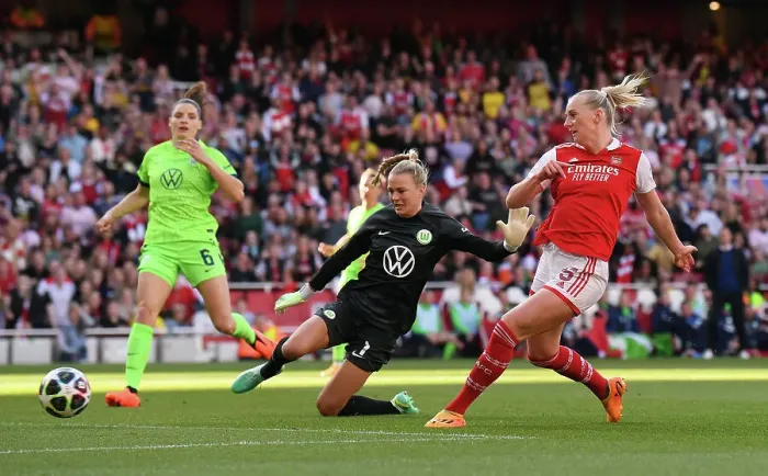 Framed Print : Arsenal Women vs VfL Wolfsburg: Stina Blackstenius Scores in UEFA Women's Champions League Semifinal