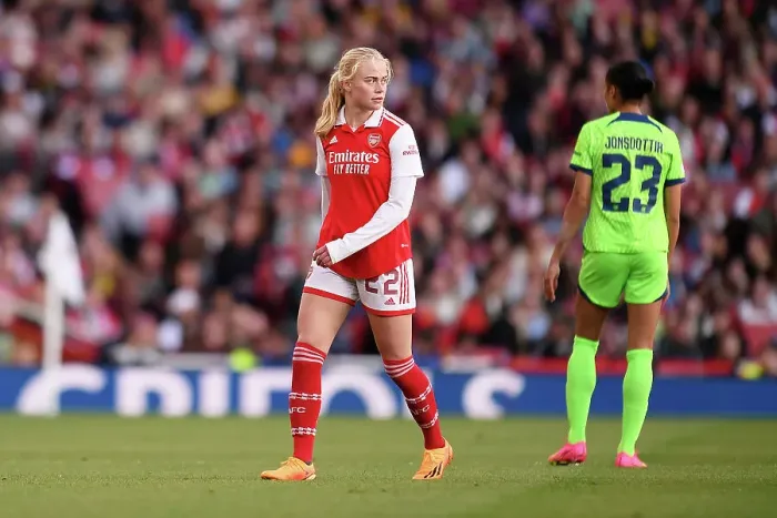 Framed Print : Arsenal Women vs. VfL Wolfsburg: A UEFA Champions League Semifinal Showdown