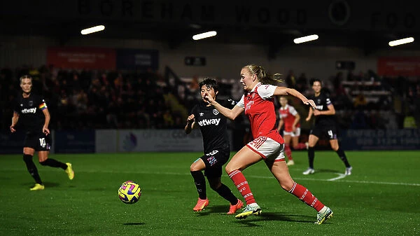 Arsenal Women vs West Ham United: Barclays WSL Clash at Meadow Park (2022-23)