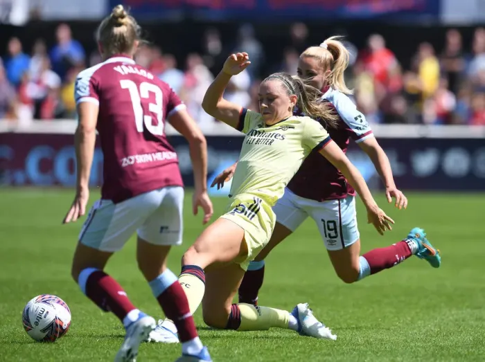 Framed Print : Arsenal Women vs. West Ham United Women: McCabe in Action - Barclays FA WSL Showdown