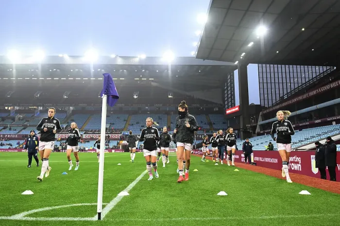 Framed Print : Arsenal Women Warm Up Ahead of Aston Villa Clash in Barclays Super League
