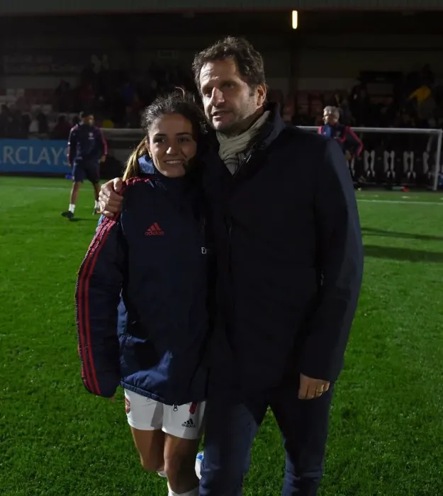 Framed Print : Arsenal Women's Boss Montemurro Consults van de Donk Amidst UEFA Champions League Tactics Framed Print : Arsenal Women's Boss Montemurro Consults van de Donk Amidst UEFA Champions League Tactics