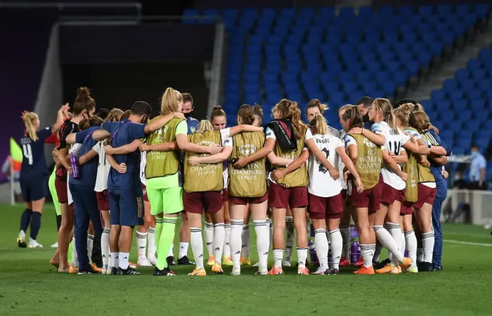 Framed Print : Arsenal Women's Champions League Quarterfinals: Uniting Against Paris Saint-Germain in San Sebastian