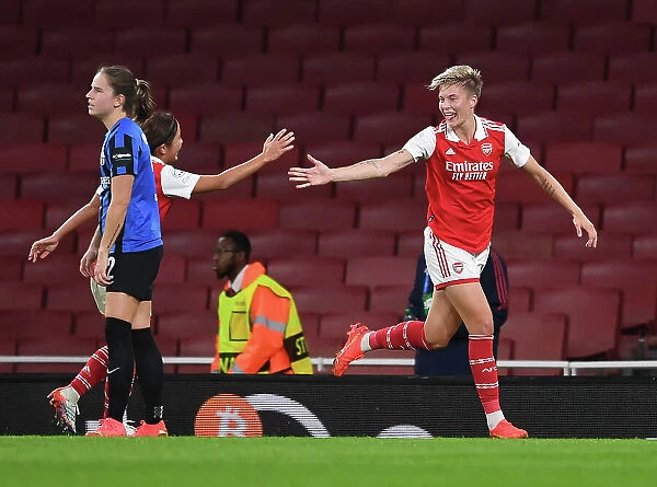 Arsenal Women's Champions League Triumph: Lina Hurtig's Double Strike against FC Zurich