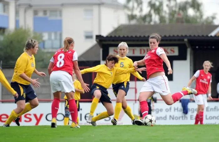 Framed Print : Arsenal Women's Dominance: Jennifer Beattie Scores Second Goal in 6-0 Win over Bobruichanka (UEFA Women's Champions League)