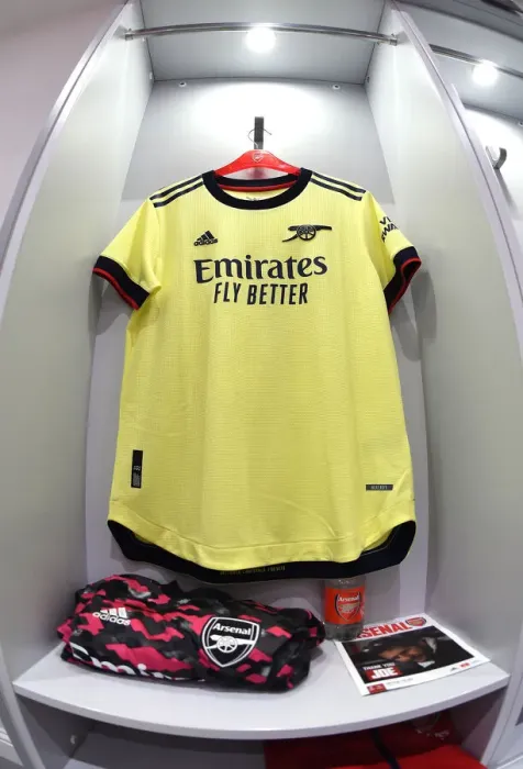 Framed Print : Arsenal Women's FA Cup Match: New Away Kit Unveiled vs Crystal Palace at Meadow Park