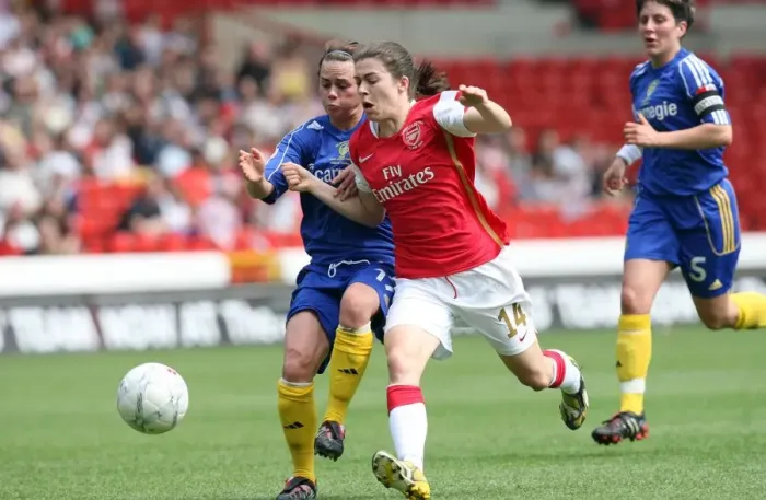 Framed Print : Arsenal Women's FA Cup Victory: Karen Carney's Triumph over Leeds United (4-1)