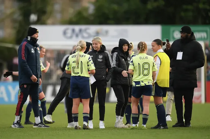 Framed Print : Arsenal Women's FA Cup Victory: Leah Williamson's Heartfelt Gesture to Leeds Players