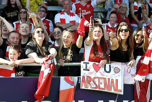 Arsenal Women's Fans Rejoice in Victory over Aston Villa in FA Women's Super League (2022-23)