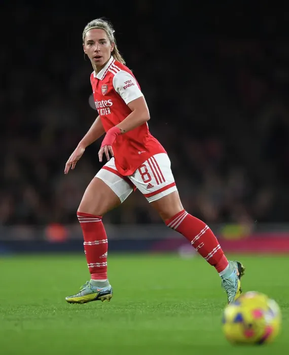 Framed Print : Arsenal Women's Glory: Nobbs Shines as Arsenal Outclass Manchester United in FA WSL Clash at Emirates Stadium