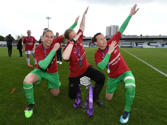 Framed Print : Arsenal Women's Goalkeepers Lift the WSL Title Framed Print : Arsenal Women's Goalkeepers Lift the WSL Title