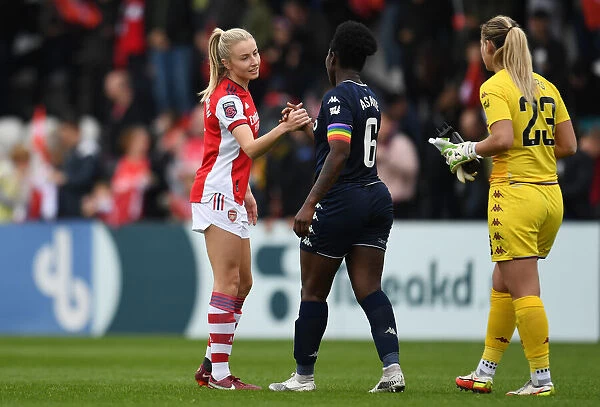 Arsenal Women's Historic League Victory: Unforgettable Embrace of Leah Williamson and Anita Asante