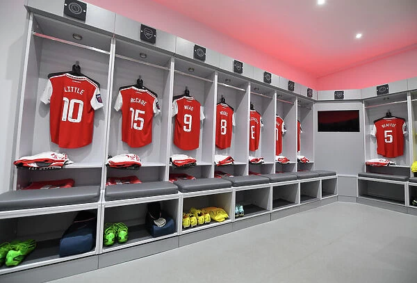 Arsenal Women's Pre-Match Focus: Gearing Up for Arsenal WFC vs Brighton & Hove Albion WFC (2022-23) in the Changing Room