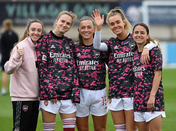 Arsenal Women's Pre-Match Huddle: Unity in Empty Stands vs. Aston Villa (2020-21)