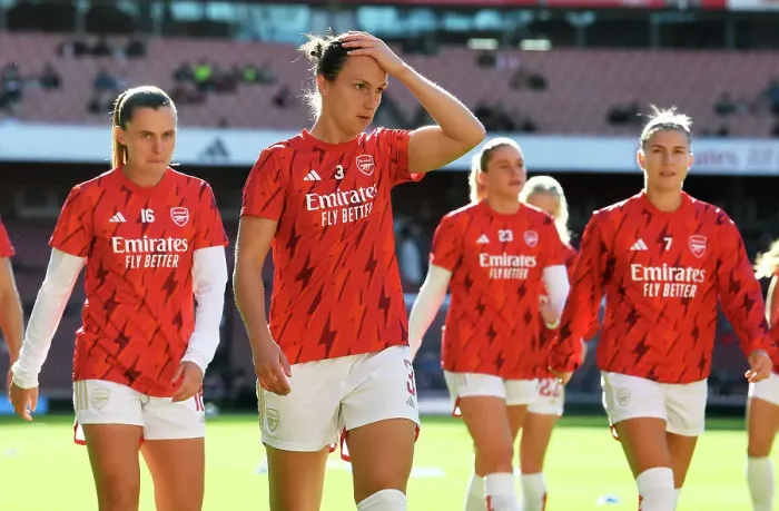 Framed Print : Arsenal Women's Pre-Match Preparation: Arsenal vs Aston Villa (2023-24)