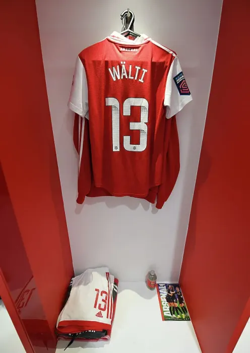 Framed Print : Arsenal Women's Pre-Match Preparation: Gearing Up Against Manchester United at Emirates Stadium (2022-23)