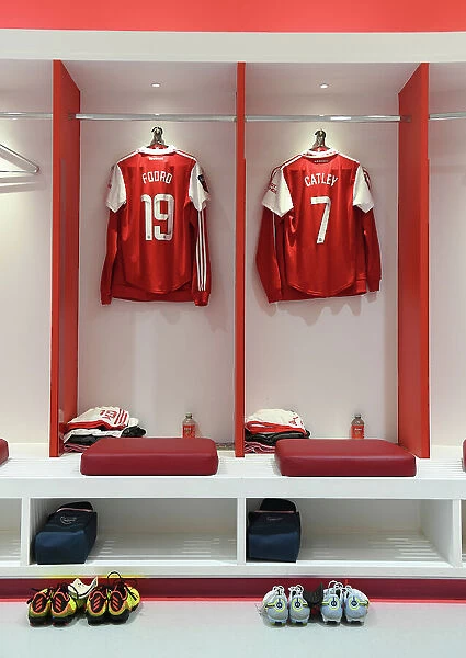 Arsenal Women's Pre-Match Preparations: Gearing Up for Manchester United at Emirates Stadium (2022-23)