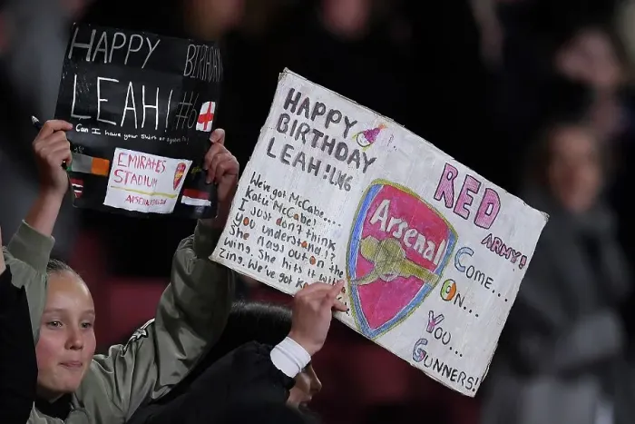 Framed Print : Arsenal Women's Quarter-Final: Fans Celebrate Leah's Birthday with Victory over Bayern Munich
