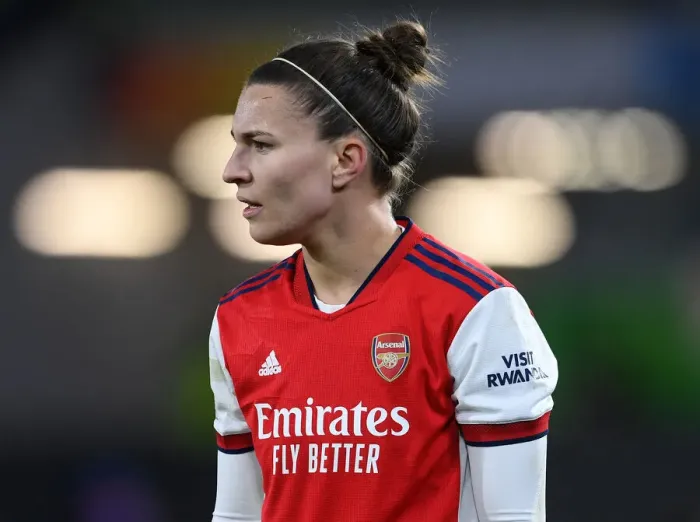 Framed Print : Arsenal Women's Quest for Champions: VfL Wolfsburg Showdown