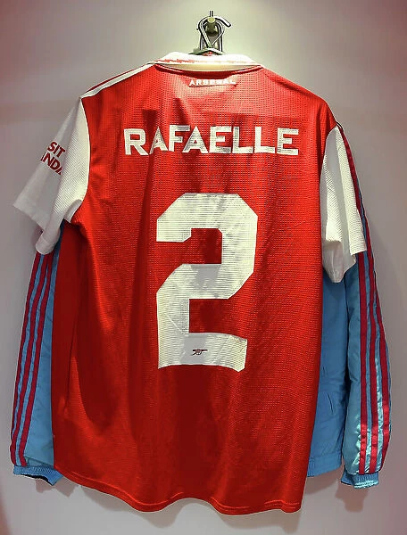 Arsenal Women's RFaelle Souza: Pre-Match Shirt in Arsenal Dressing Room (UEFA Women's Champions League Semifinal vs. VfL Wolfsburg, 2022-23)