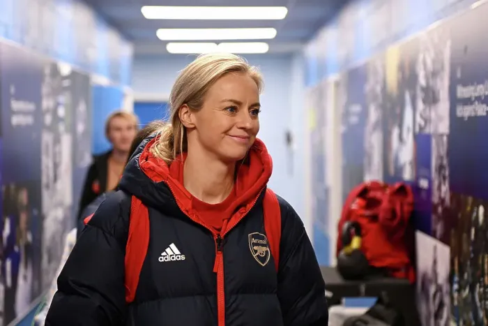 Framed Print : Arsenal Women's Squad Arrives at Reading's Select Car Leasing Stadium Ahead of FA Cup Match