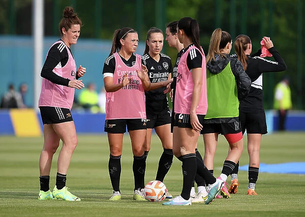 Arsenal Women's Squad Gathers for Pre-Match Instructions vs Everton FC (FA Women's Super League 2022-23)