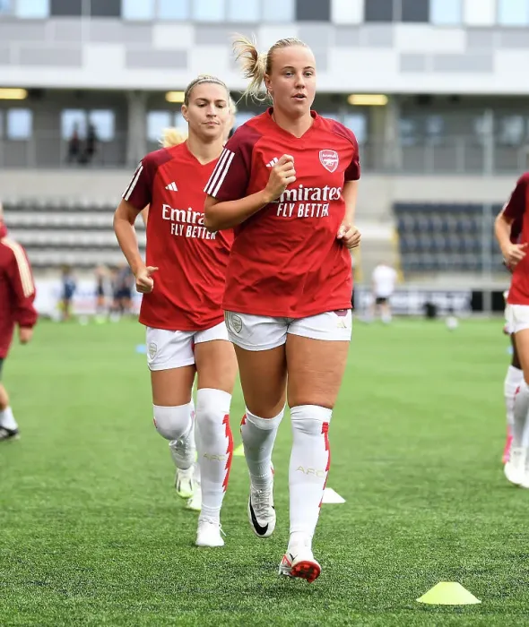 Framed Print : Arsenal Women's Squad Gears Up for UEFA Champions League Battle against Linkopings FC in Sweden (September 2023)