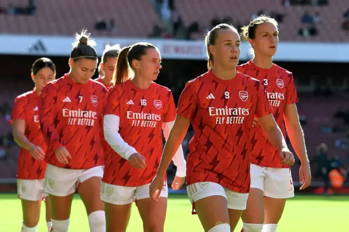 Framed Print : Arsenal Women's Squad: Pre-Match Focus at Emirates Stadium (2023-24) - Arsenal vs Aston Villa