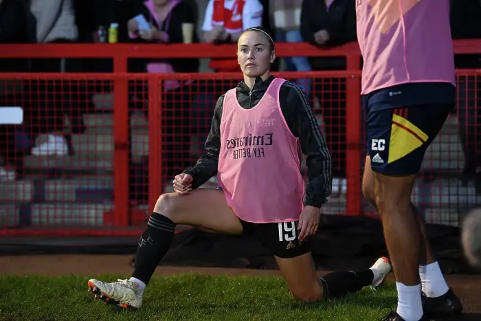 Framed Print : Arsenal Women's Squad Prepares for Brighton & Hove Albion Clash in FA WSL