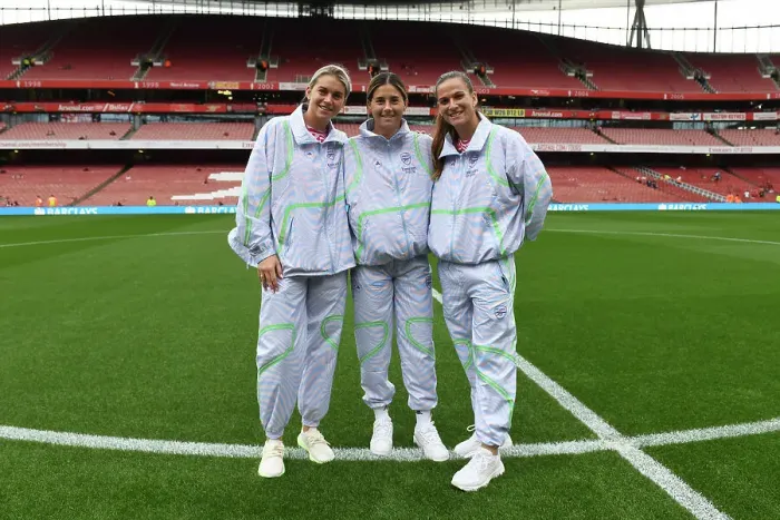 Framed Print : Arsenal Women's Squad Prepares for Liverpool Clash at Emirates Stadium