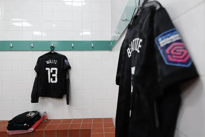 Framed Print : Arsenal Women's Squad Preparing for Everton FC Clash in FA Women's Super League (2022-23)