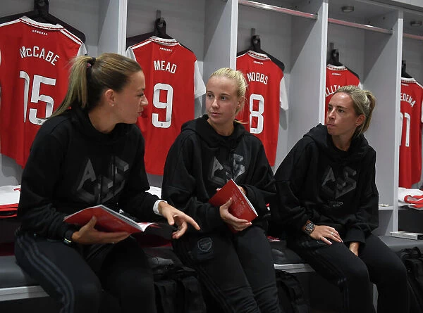 Arsenal Women's Squad Unites Before Kick-off Against Brighton & Hove Albion
