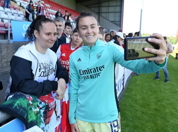 Framed Print : Arsenal Women's Star Caitlin Foord Interacts with Fans after West Ham United Match