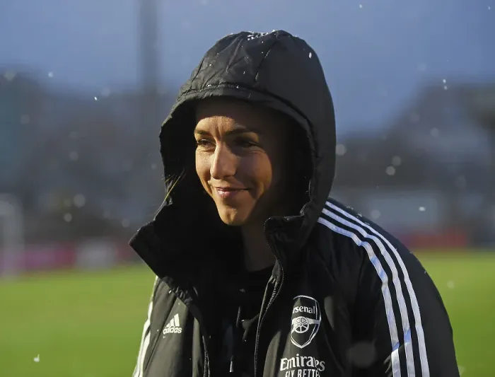 Framed Print : Arsenal Women's Star Lia Walti Gears Up for Showdown against Liverpool Women in Barclays Super League